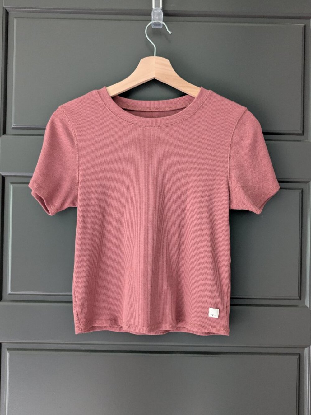 Vuori Mudra Fitted Tee in Rosewood Heather Size Large
